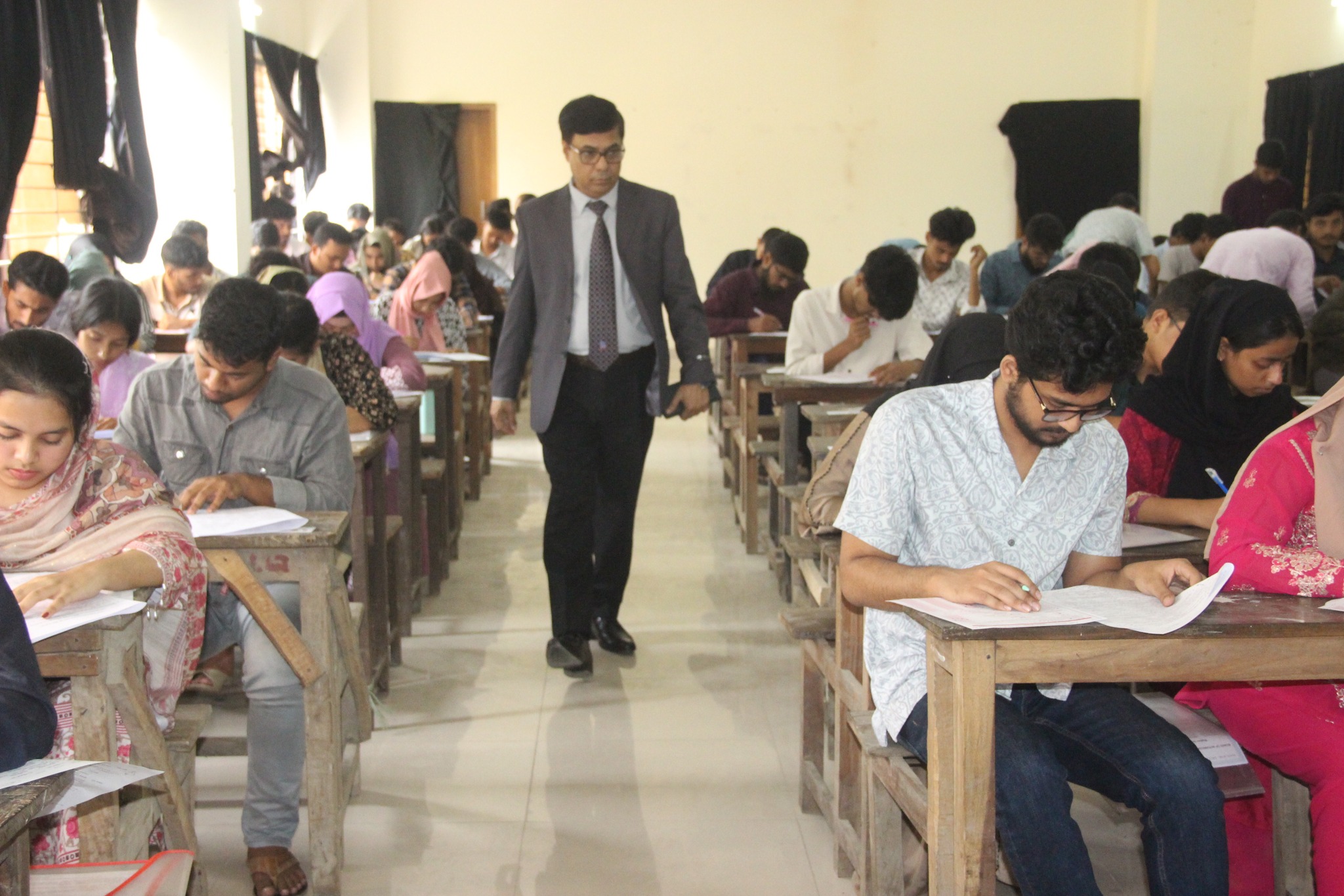 নজরুল বিশ্ববিদ্যালয় কেন্দ্রে জিএসটি গুচ্ছ ভর্তি পরীক্ষা সুষ্ঠুভাবে সম্পন্ন