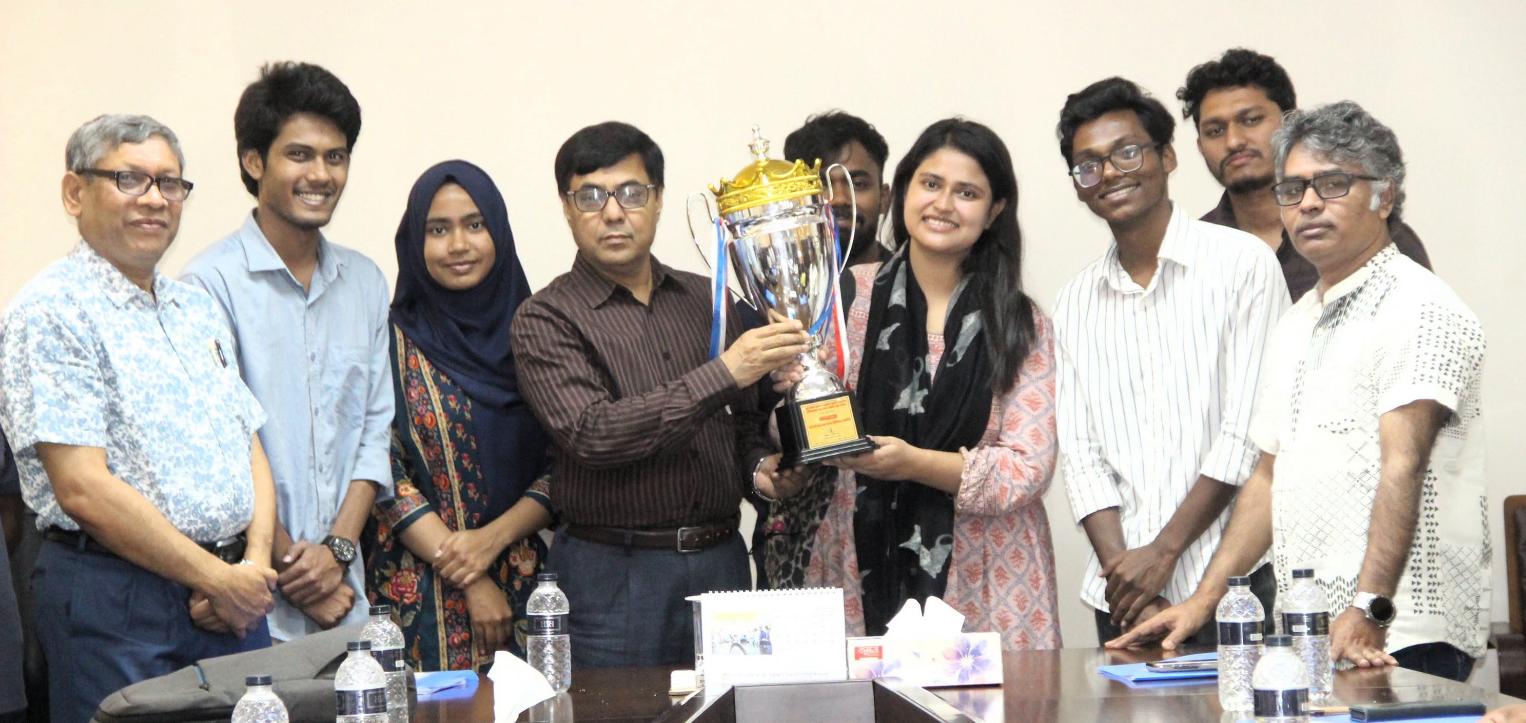 ছায়া সংসদ বিতর্কে স্ট্যামফোর্ডকে হারিয়ে চ্যাম্পিয়ন নজরুল বিশ্ববিদ্যালয়