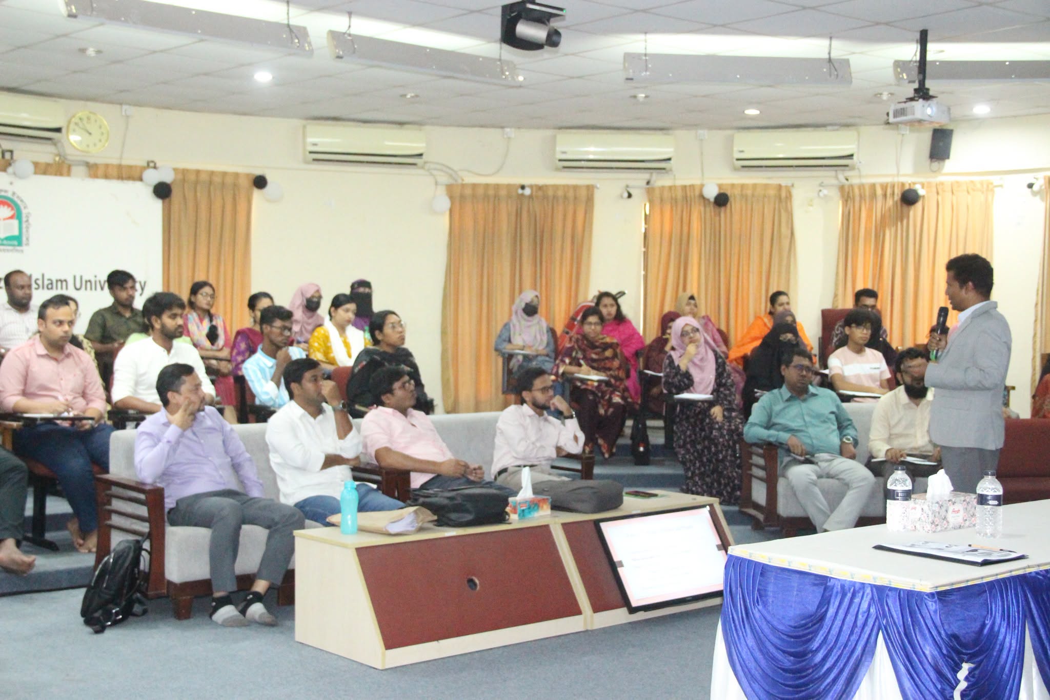নজরুল বিশ্ববিদ্যালয়ে ‘Writing & Publishing High-Impact Academic Reports & Journals: Standards, Challenges & best Practices’ শীর্ষক প্রশিক্ষণ কর্মসূচি অনুষ্ঠিত